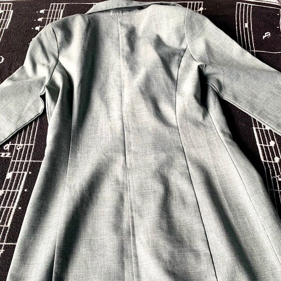Vintage Women’s suit jacket w shoulder pads - Picture 4 of 6